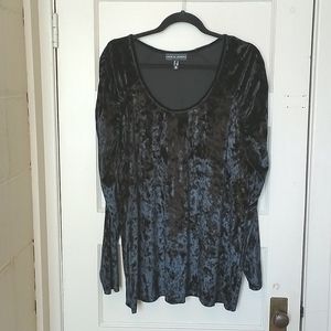 Host Pick🎉 EUC Love & Legend Size 1X Black Crushed Velvet Long Sleeve Top